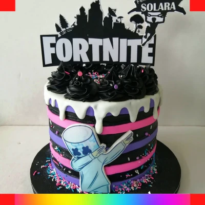 Fortnite cake for girls