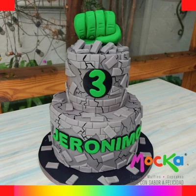 Hulk fondant cake