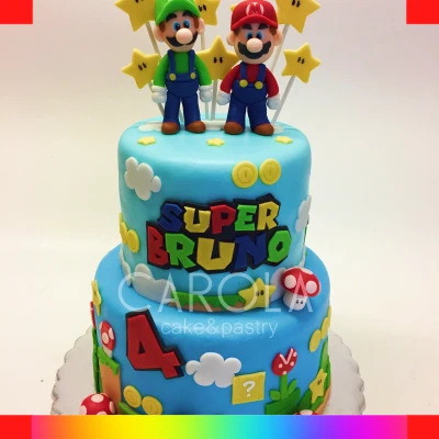 Mario Bros fondant cake