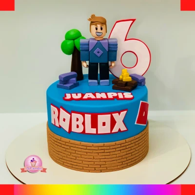 Minecraft Roblox cake