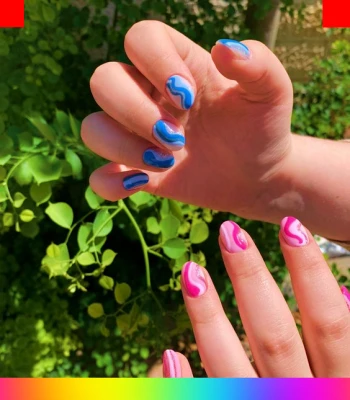 uñas azul electrico y rosa