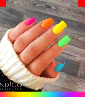 uñas de colores arcoiris